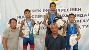 Алматылық жас балуандар республикалық турнирде топ жарды