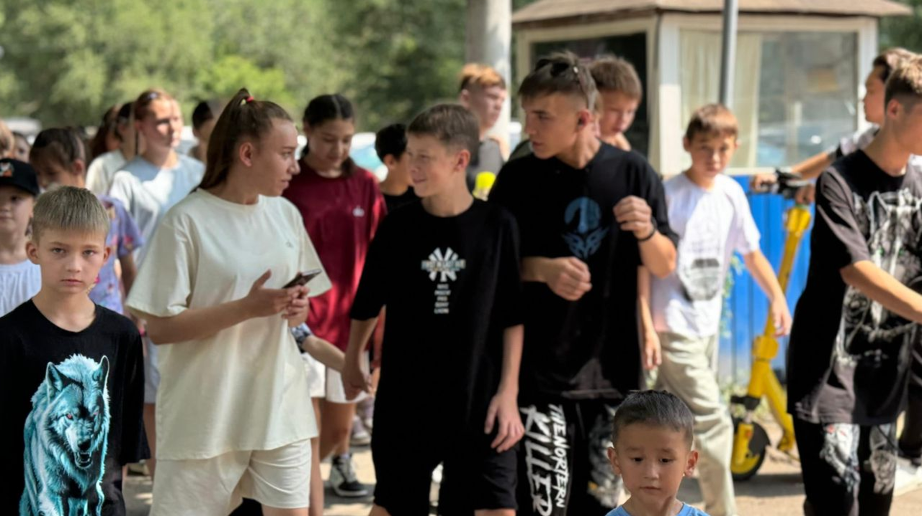 Алматы волонтерлері 100-ден астам балалар үйінің тәрбиеленушілеріне арнап кино көрсетілім ұйымдастырды