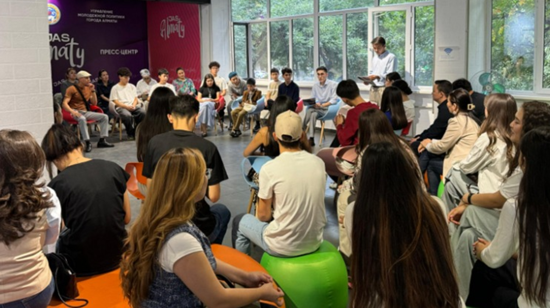 В Алматы молодежь собирается на диалоговые площадки, которые проходят в комьюнити-центрах.