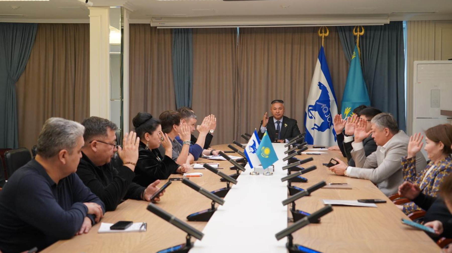 «Ақ жол» демпартиясы жаңа Конституция жобасын қолдады