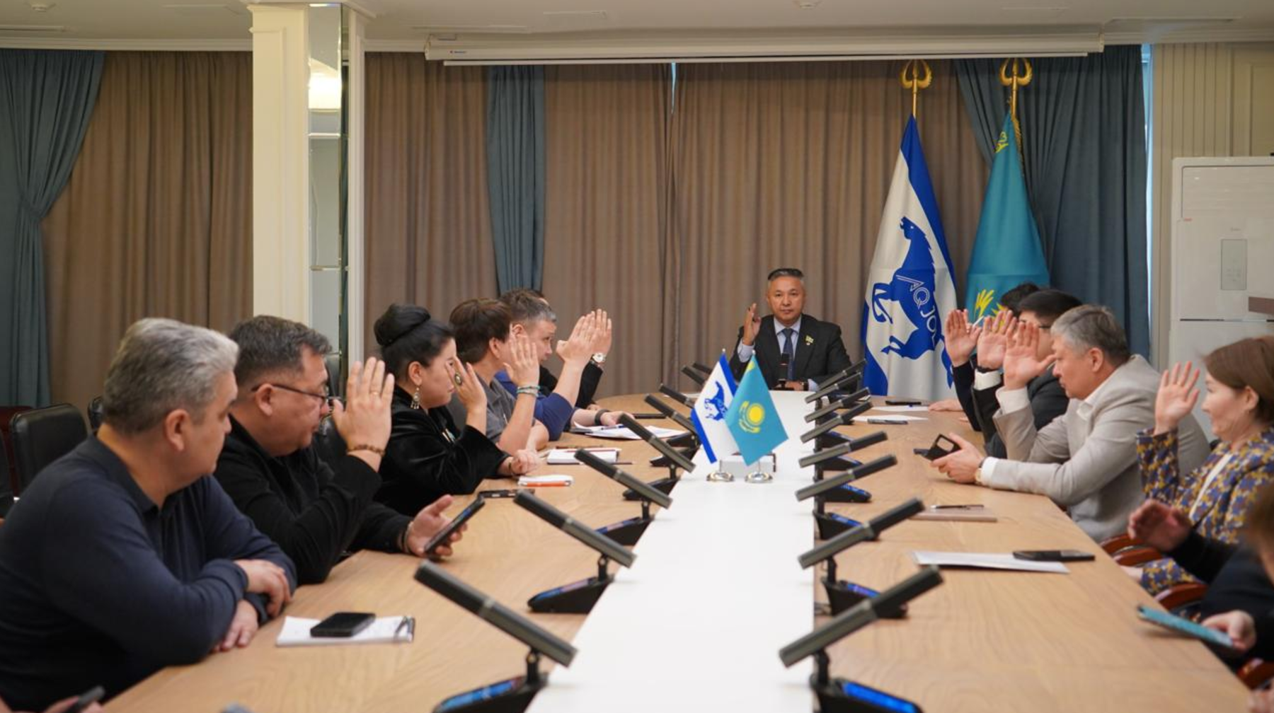 Демпартия «Ақ жол» поддержала новый проект Конституции