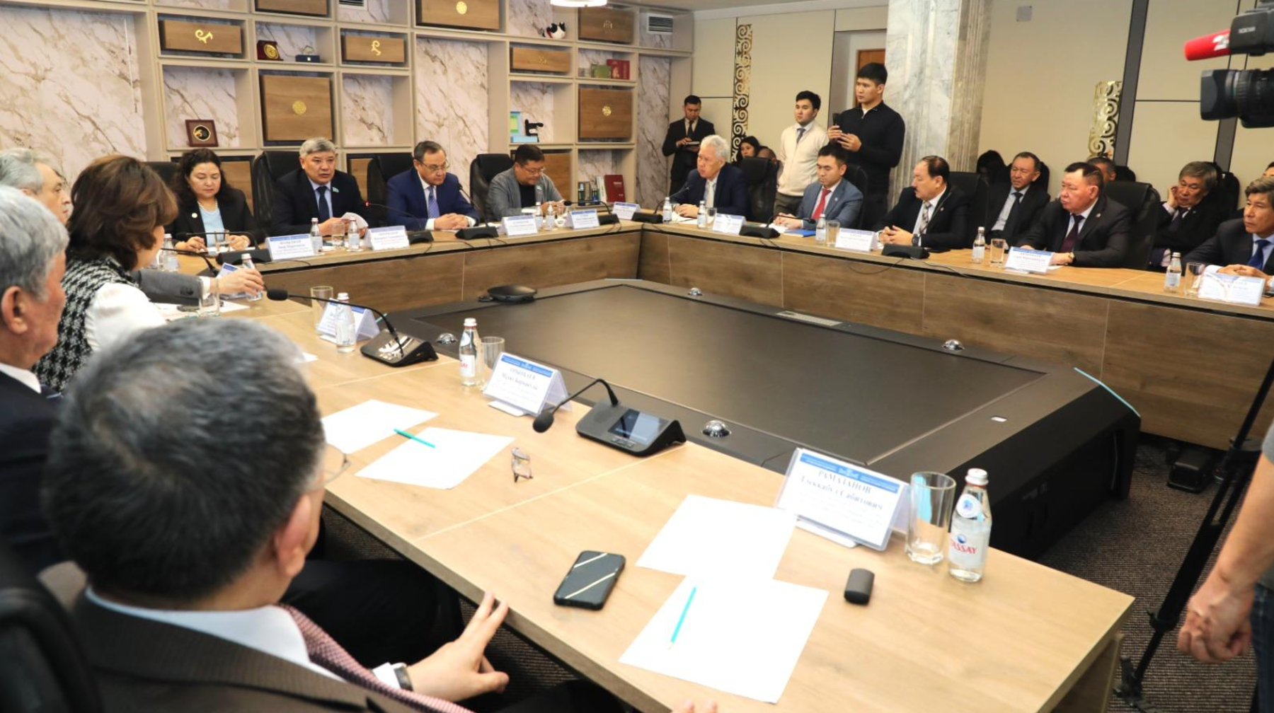 Ǵylymı qaýymdastyq Qazaqstannyń jańa Konstıtýsıasy jobasyn qoldady