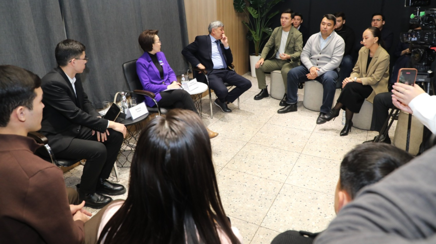 Алматы жастары жаңа Конституция жобасына қолдау білдірді