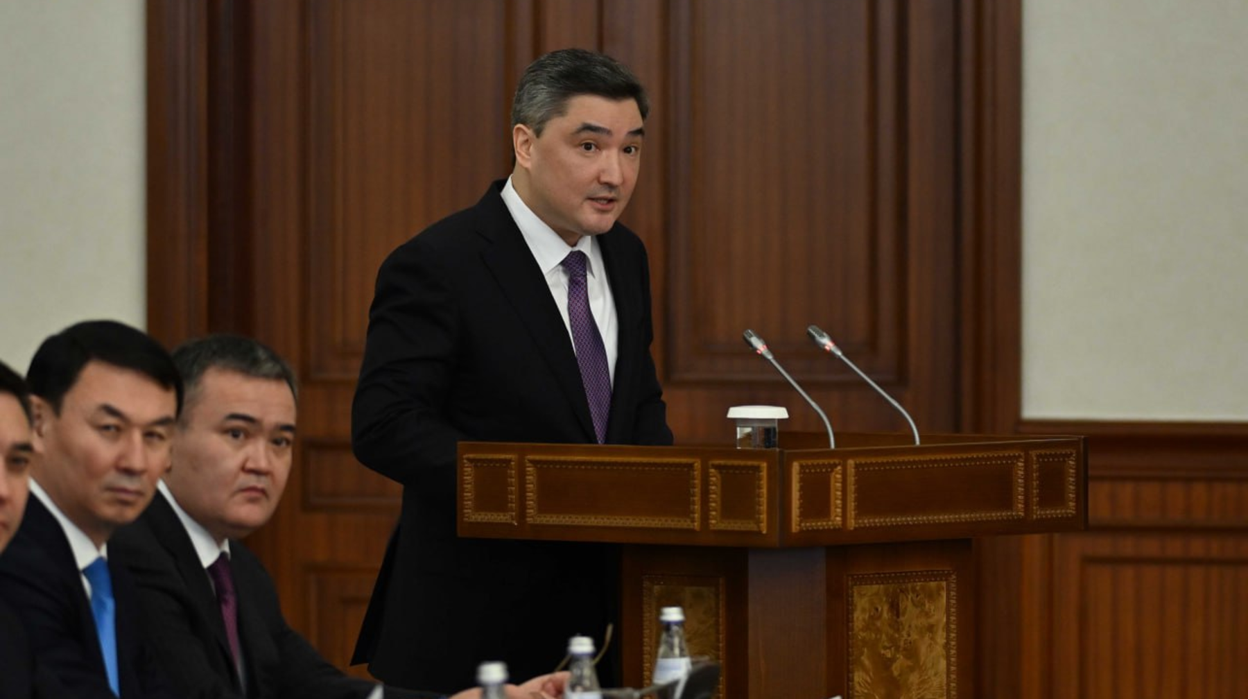 Олжас Бектенов Президентке ел экономикасын нығайту жөніндегі тапсырмалардың жүзеге асырылу барысы туралы баяндады