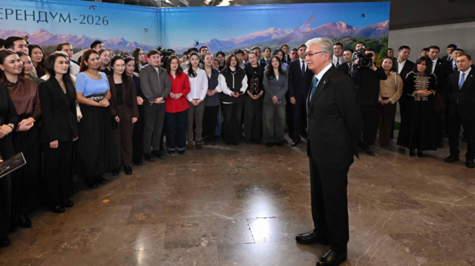 Мемлекет басшысы референдумға белсене қатысқан жастармен әңгімелесті