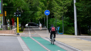 Almatyda Naýryzbaı batyr kóshesinde qozǵalys syzbasy ózgerip, oqshaýlanǵan velojolaq salynady
