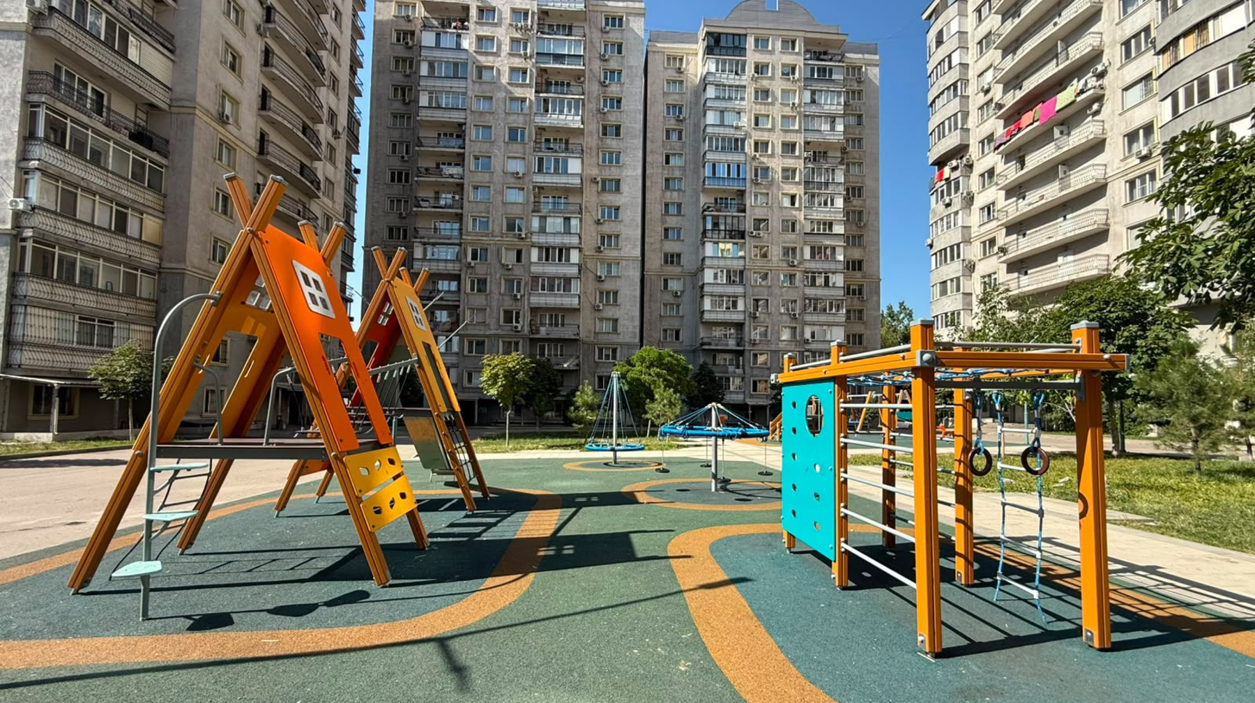 Алматының Алмалы ауданында 30 аула жөнделді