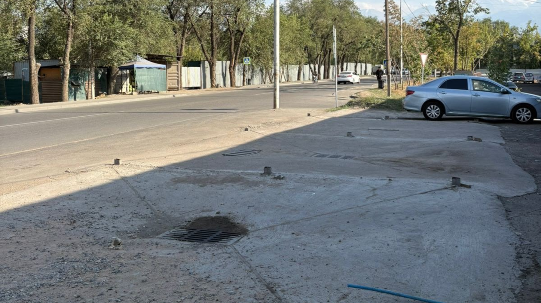 В Алматы снесли незаконную автомойку