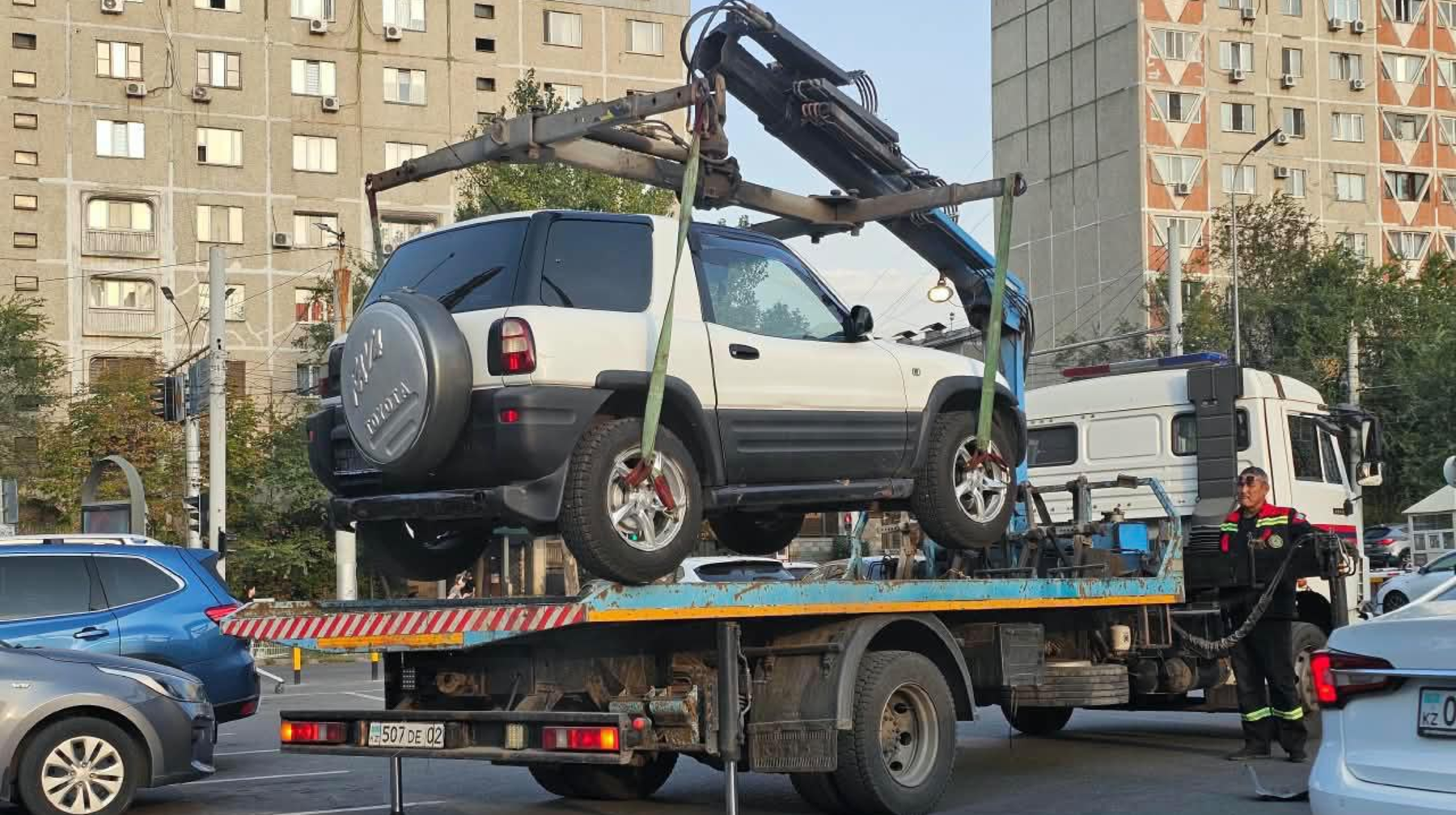 Алматыда арнайы тұрақта көлік сақтау үшін ақы алына бастайды