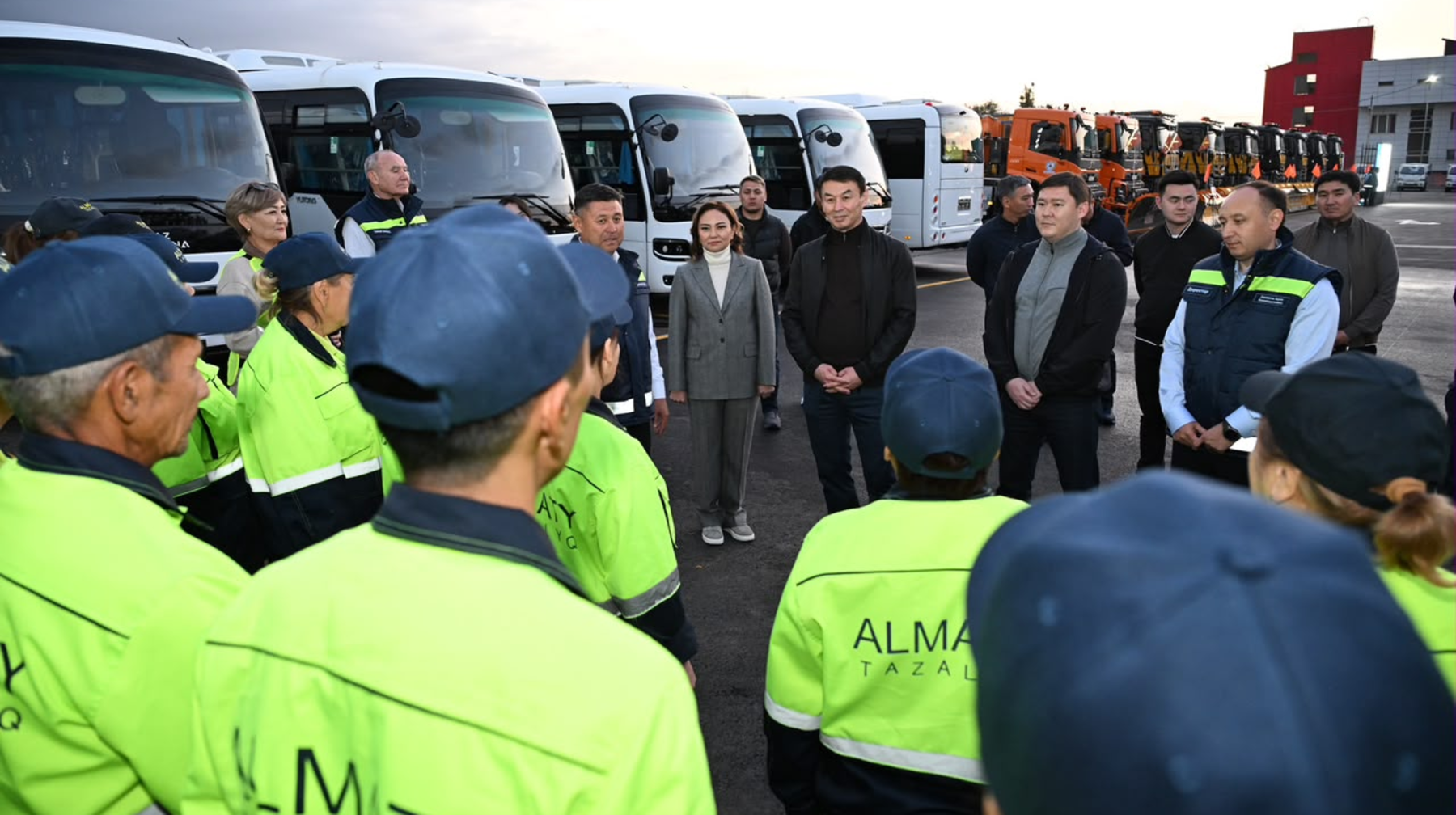 Almaty ákimi «Almaty Tazalyq» kásipornynyń jańartylǵan bazasyn aralady